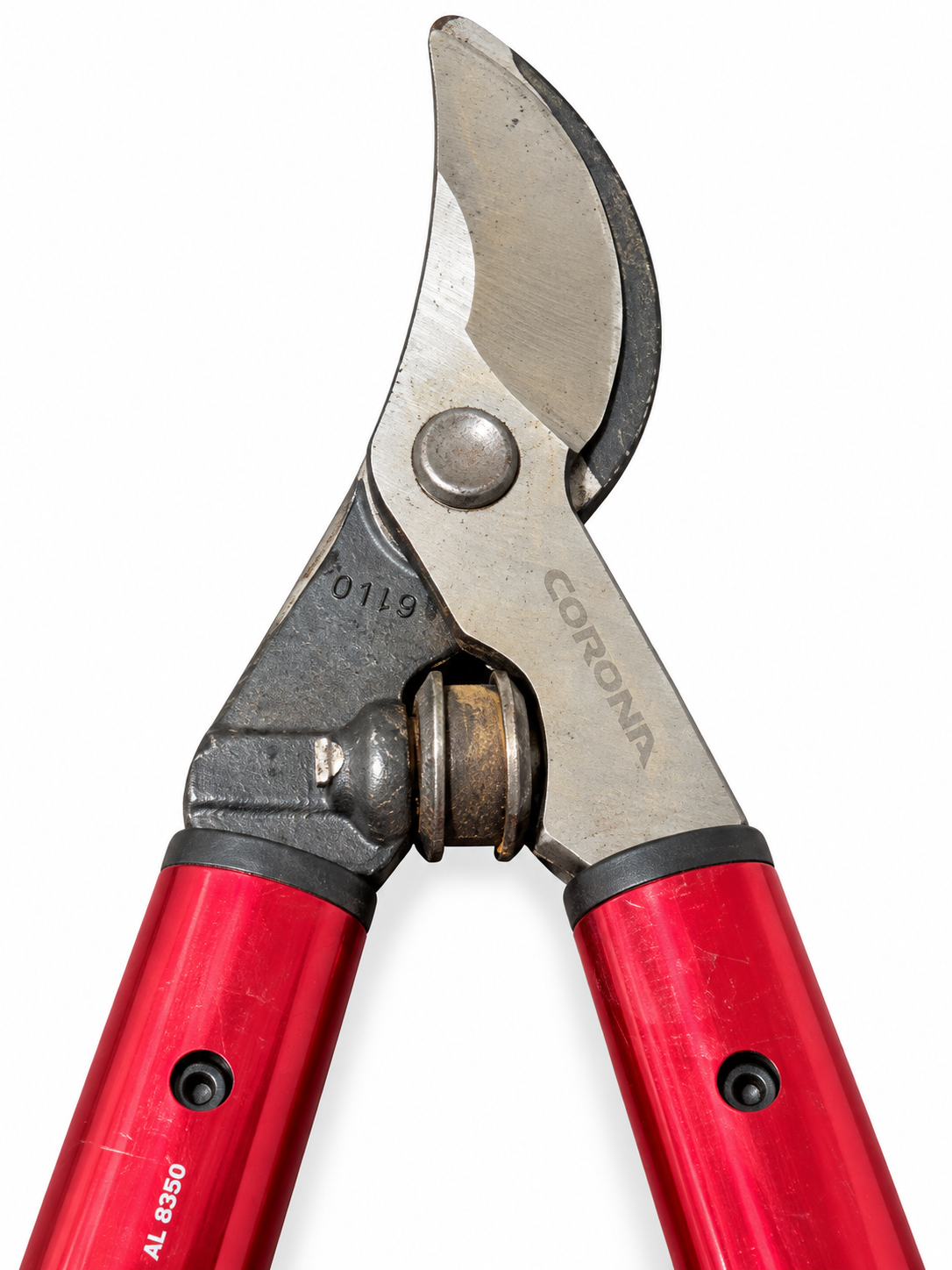 Close-up of Corona AL 8350 replaceable bypass cutting head and pivot