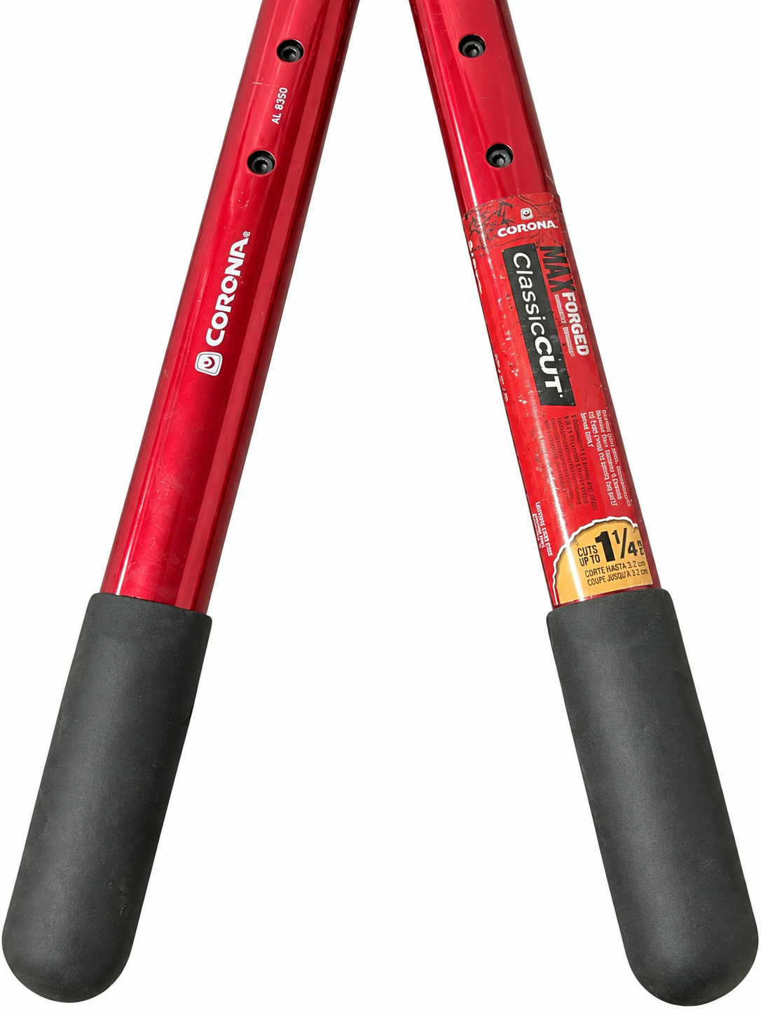 Detail of Corona ClassicCUT AL 8350 red aluminum handles and foam grips