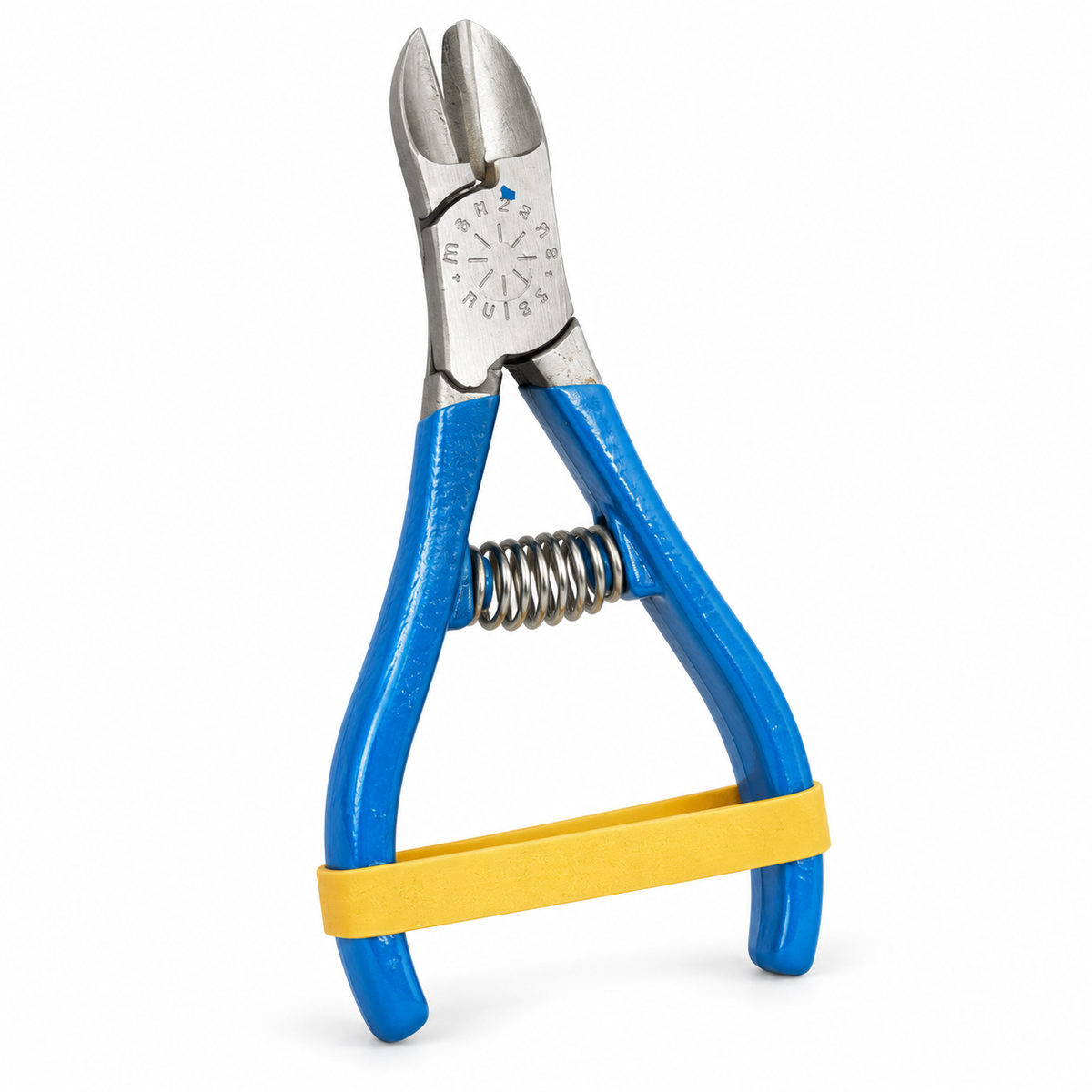 Manzana Nules M96-AM citrus harvesting shears three-quarter view on white background